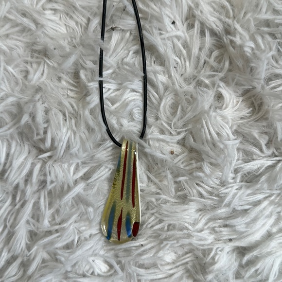 Resin tongue necklace - Picture 2 of 4